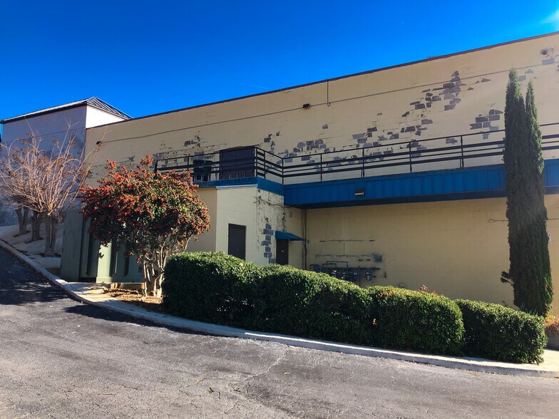 More Photos Of 4013 Jonesboro Rd, Forest Park Unknown For Lease