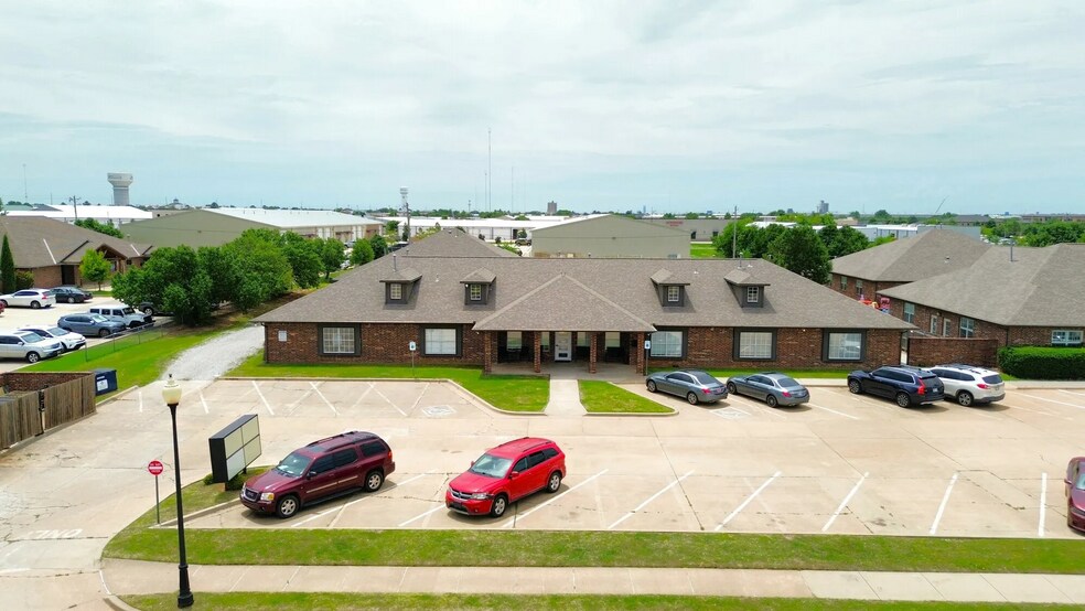 Primary Photo Of 700 W 18th St, Edmond Office For Lease