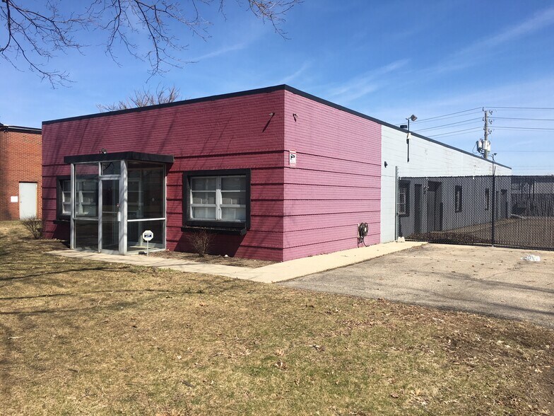 Primary Photo Of 2319 Distributors Dr, Indianapolis Light Manufacturing For Sale