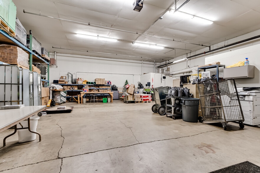 More Photos Of 4224 W 7th Ave, Eugene Service For Lease