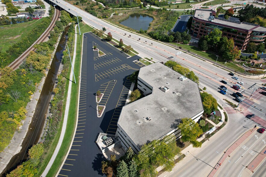 More Photos Of 1233 N Mayfair Rd, Wauwatosa Office For Lease