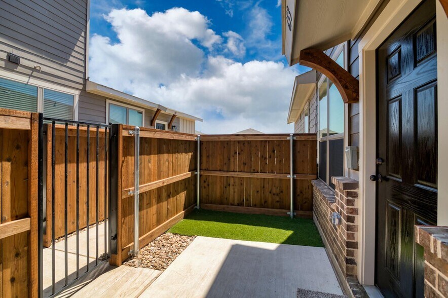 More Photos Of 640 Fallow Dr, Venus Multifamily For Sale