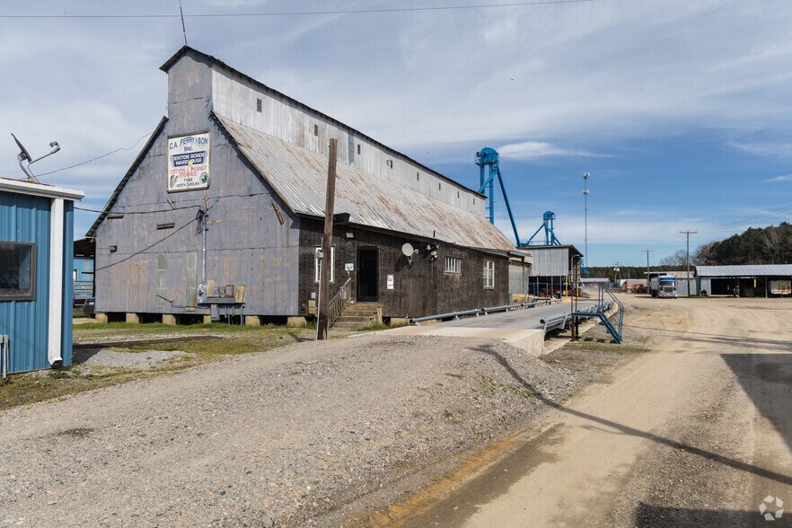 More Photos Of 2824 Virginia Rd, Tyner Warehouse For Lease