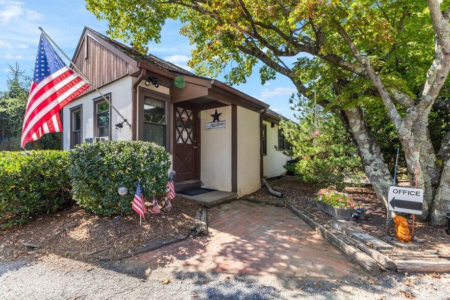 More Photos Of 1262-1264 US-22, Lebanon Auto Repair For Sale