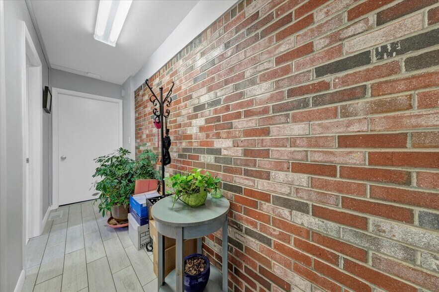 More Photos Of 40 Sunset Ridge Rd, New Paltz Medical For Sale