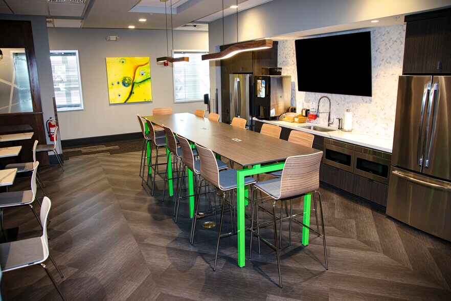 More Photos Of 10255 Commerce Dr, Carmel Coworking Space