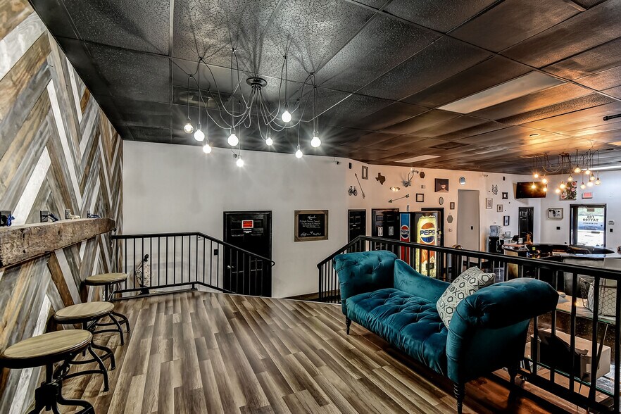 More Photos Of 4006 Texoma Pky, Denison General Retail For Sale