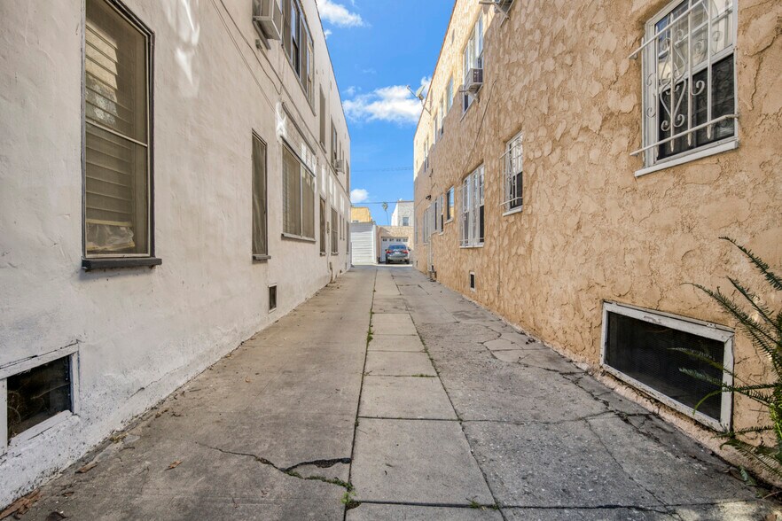 More Photos Of 321 N Sierra Bonita Ave, Los Angeles Multifamily For Sale