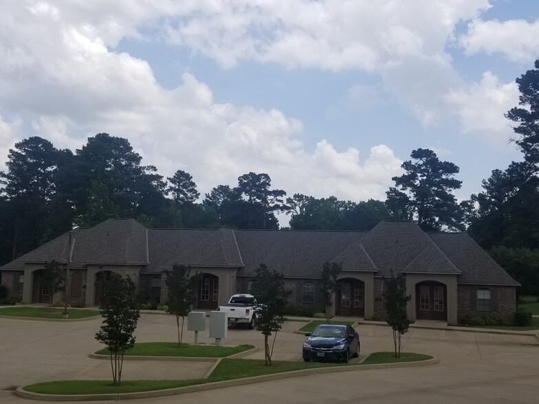 More Photos Of 4001 Technology Ctr, Longview Office For Lease