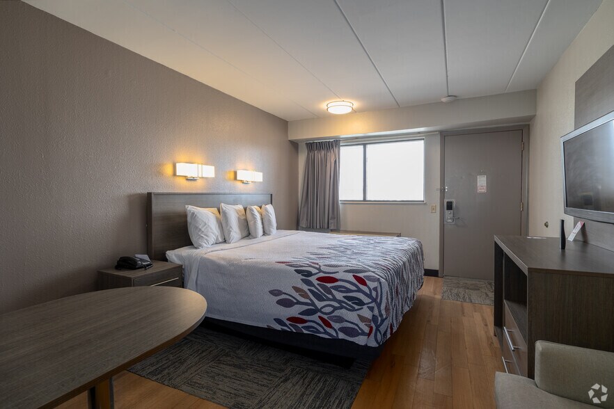 More Photos Of 2939 S Arlington Rd, Akron Hotel For Sale