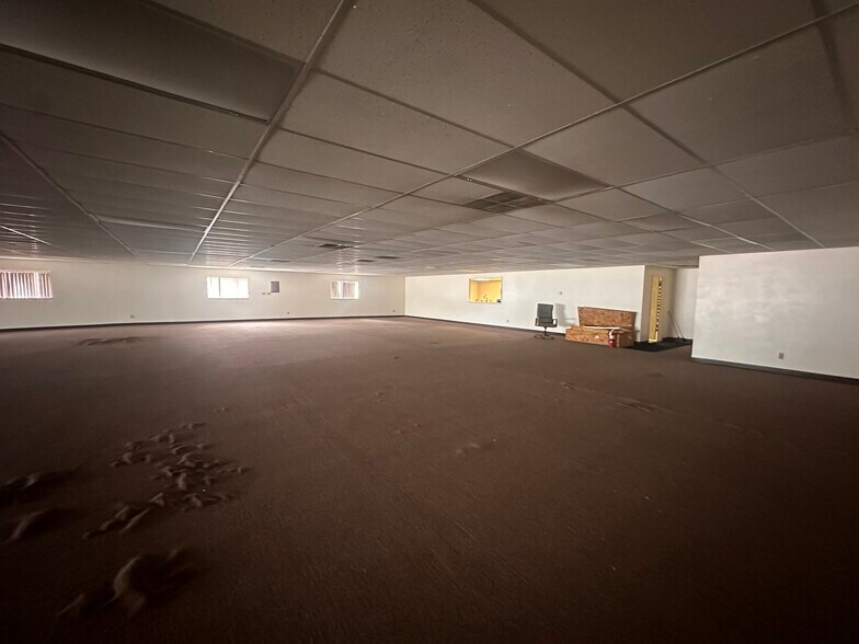 More Photos Of 12 Lincoln St, Diamondville Showroom For Sale