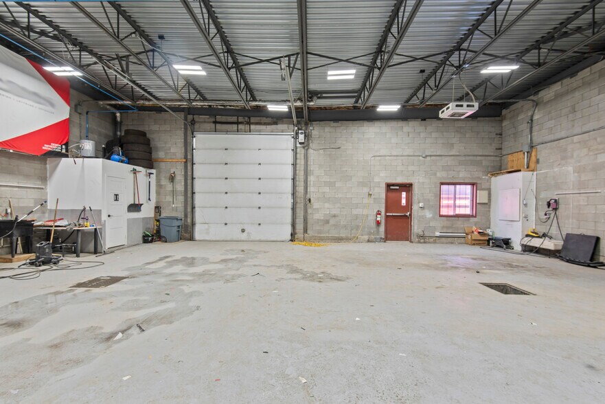 More Photos Of 1500-1502 Boul Des Laurentides, Laval Storefront Retail Residential For Sale