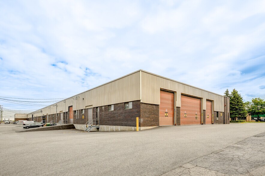 More Photos Of 341-371 Rue Isabey, Saint-Laurent Distribution For Lease