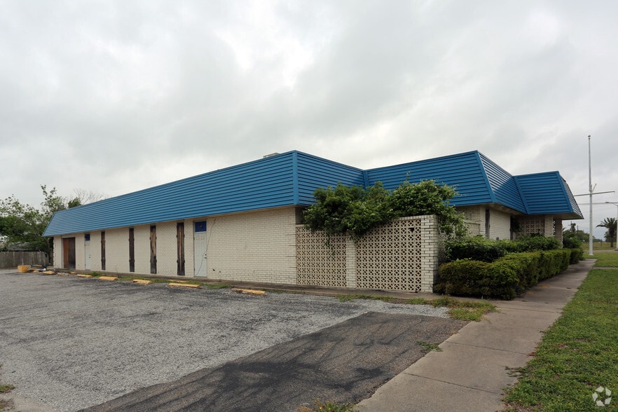 More Photos Of 423 W Cleveland Blvd, Aransas Pass Medical For Sale