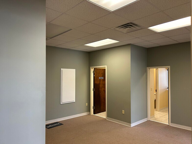 More Photos Of 1704 E Greenville St, Anderson Office For Sale