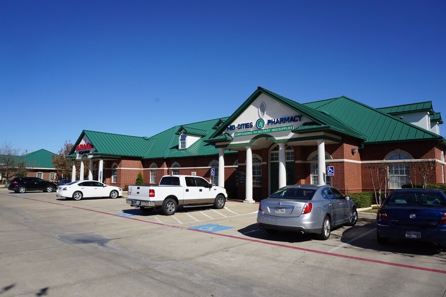 More Photos Of 2000 Precinct Line Rd, Hurst Office For Lease