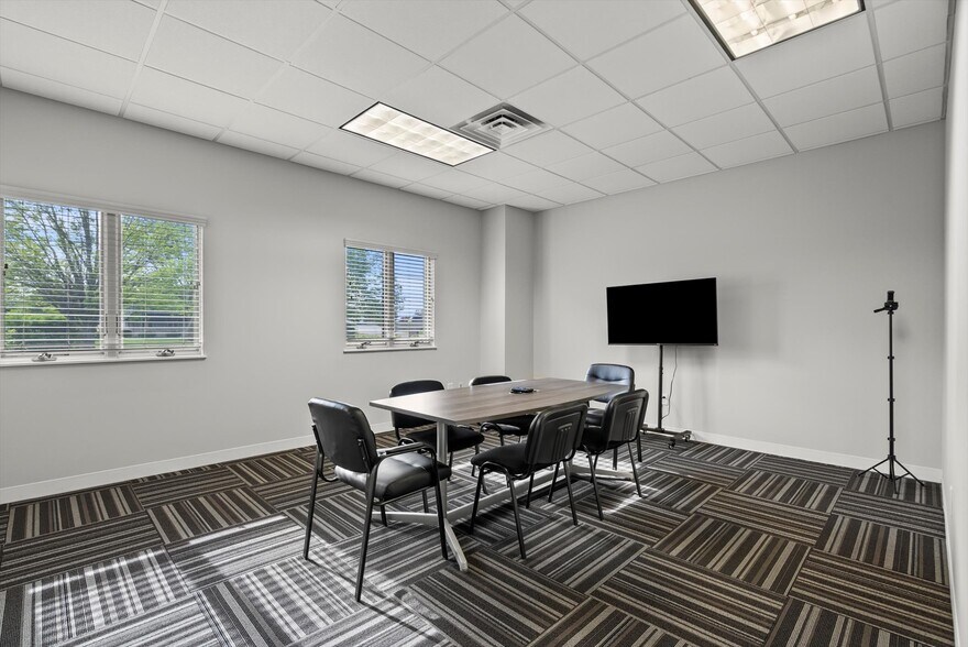 More Photos Of 24051 S Northern Illinois Dr, Channahon Truck Terminal For Sale