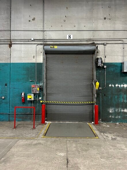 More Photos Of 8040 Bayberry Rd, Jacksonville Unknown For Lease