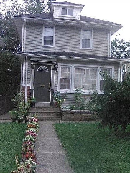 More Photos Of 2038 Grant Ave, Philadelphia Specialty For Sale