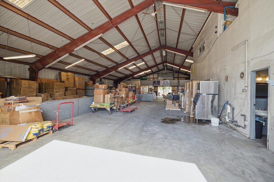 More Photos Of 615 Texas Ave, Webster Warehouse For Sale
