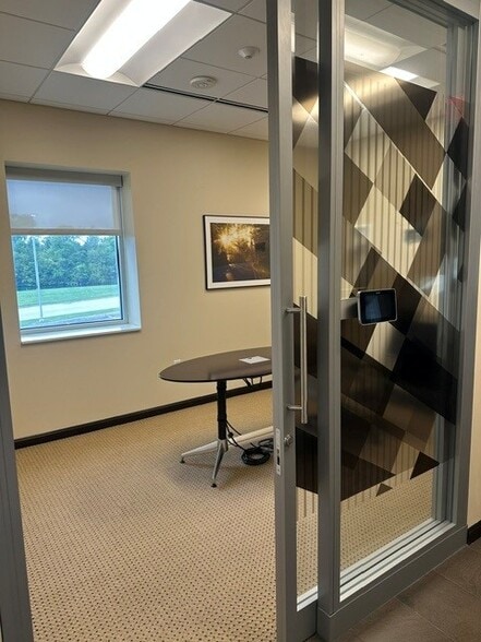 More Photos Of 6450 Sand Lake Rd, Dayton Office For Sale