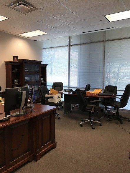 More Photos Of 601 Westport Pky, Grapevine Warehouse For Lease