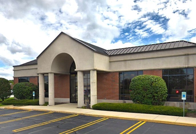 Primary Photo Of 1275 N County Farm Rd, Carol Stream Bank For Lease