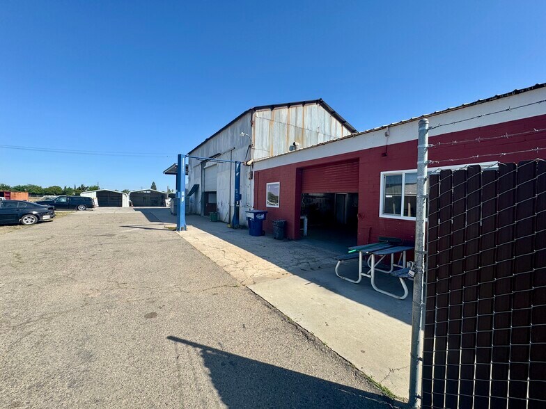 More Photos Of 1211 E Yosemite Ave, Madera Auto Repair For Sale