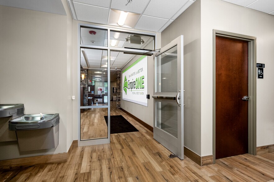 More Photos Of 3020 Orchard Park Rd, Buffalo Office For Sale