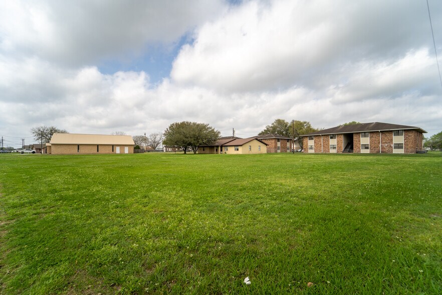 514 Dugger St, Edna, TX 77957 Religious Facility For Sale