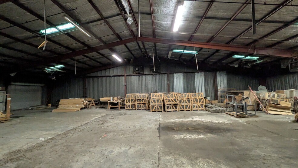 More Photos Of 222 Pecan St, Evergreen Warehouse For Sale
