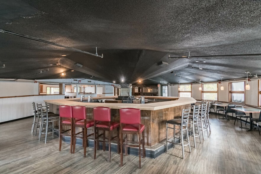 More Photos Of 141 Congamond Rd, Southwick Restaurant For Lease
