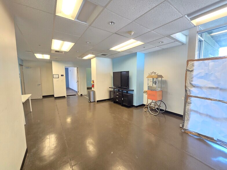 More Photos Of 1512 W Slauson Ave, Los Angeles Office For Sale
