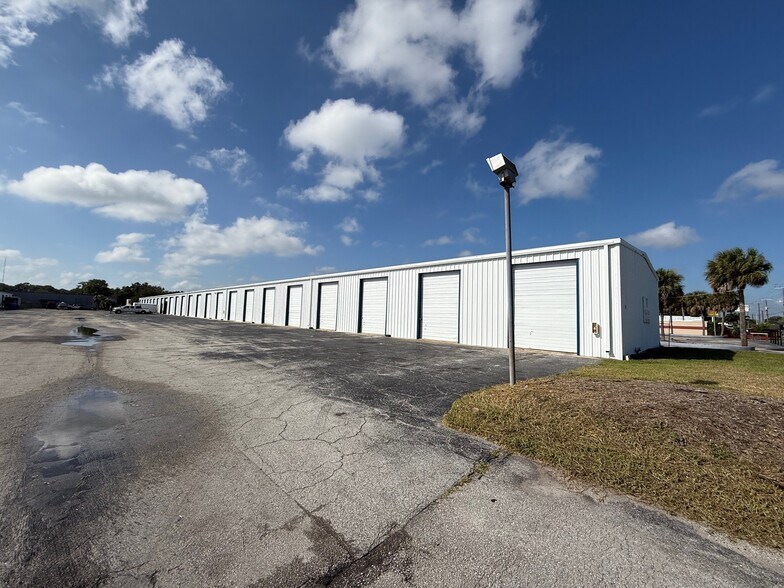 More Photos Of 6941 W Old Nasa Blvd, Melbourne Warehouse For Lease