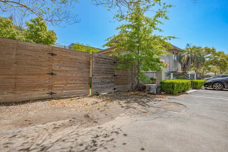 More Photos Of 1512 W Alabama St, Houston General Retail For Sale