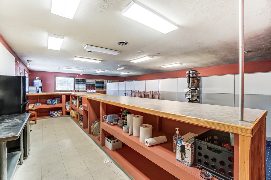 More Photos Of 20660 W Bowling Green Road, Weston Auto Repair For Sale