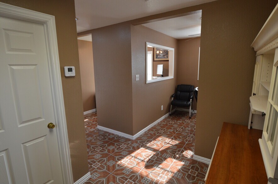 More Photos Of 217 S 2nd St, Garland Office For Lease