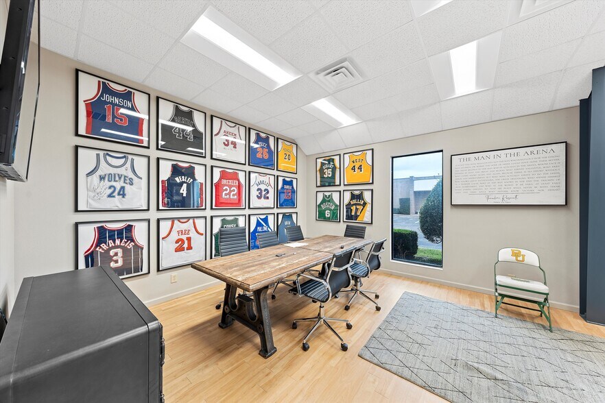 More Photos Of 8225 Central Park Dr, Woodway Office For Sale