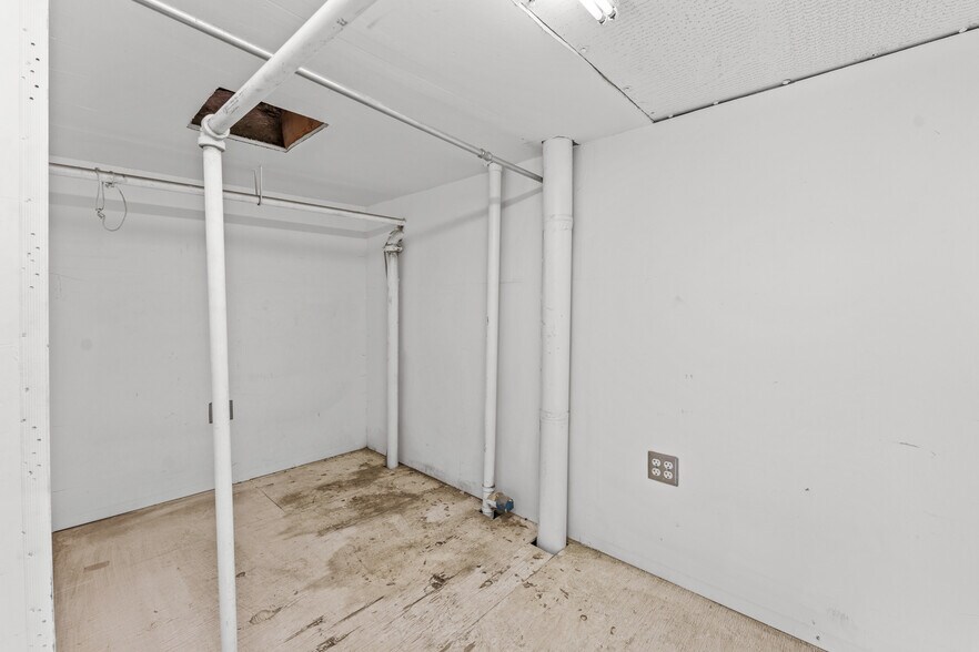 More Photos Of 3535 N Anza Rd, Palm Springs Warehouse For Lease