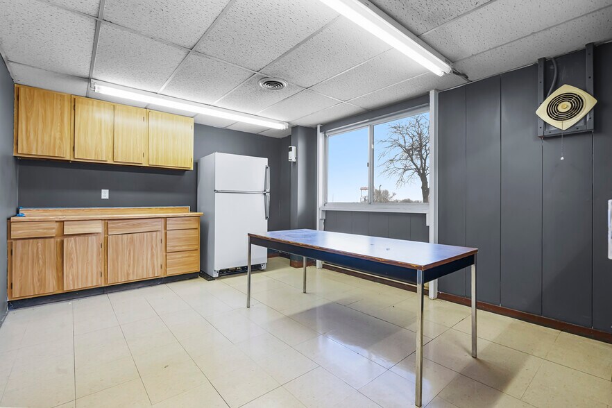 More Photos Of 3050 6th St SW, Cedar Rapids Warehouse For Sale