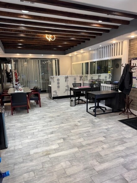 More Photos Of 111-11 Jamaica Ave, Richmond Hill Storefront For Lease