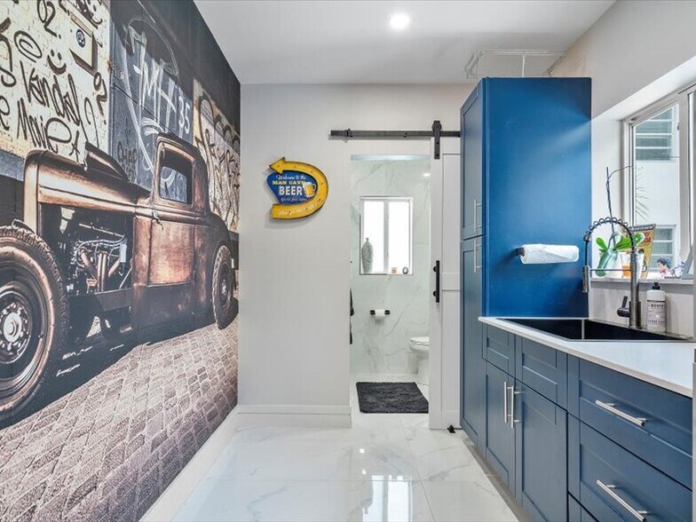 More Photos Of 2404 Hollywood Blvd, Hollywood Loft Creative Space For Lease