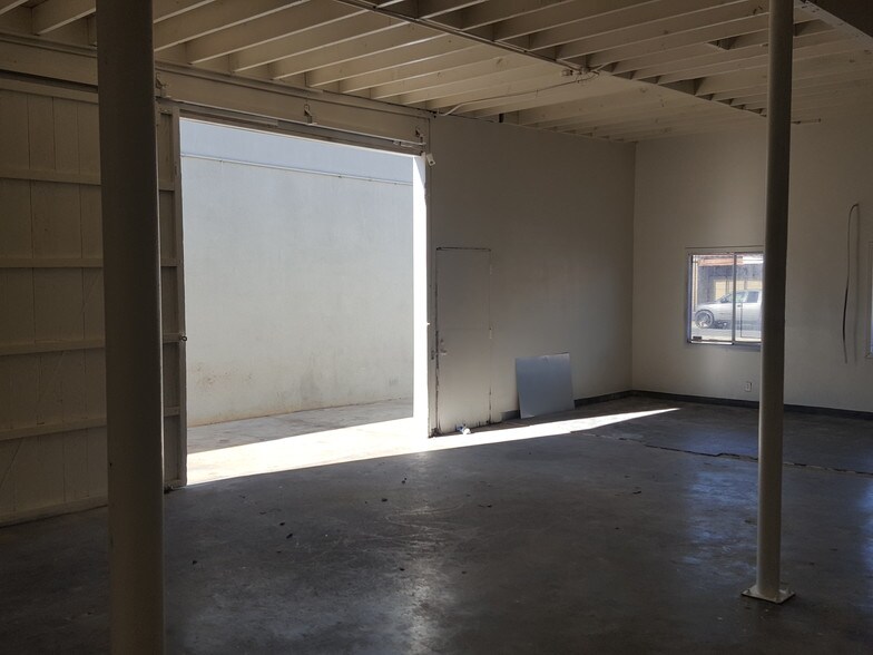 More Photos Of 4612 Manhattan Beach Blvd, Lawndale Warehouse For Lease