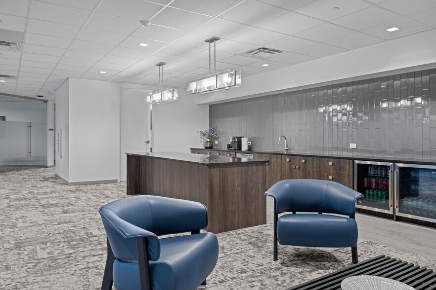 More Photos Of 900 S Gay St, Knoxville Office For Sale