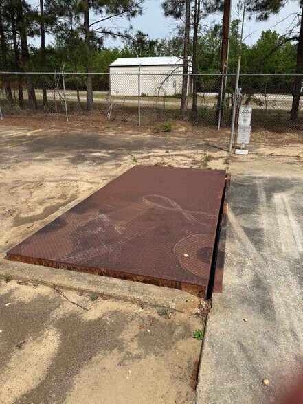 More Photos Of 1353 Clinton St, Barnwell Flex For Sale