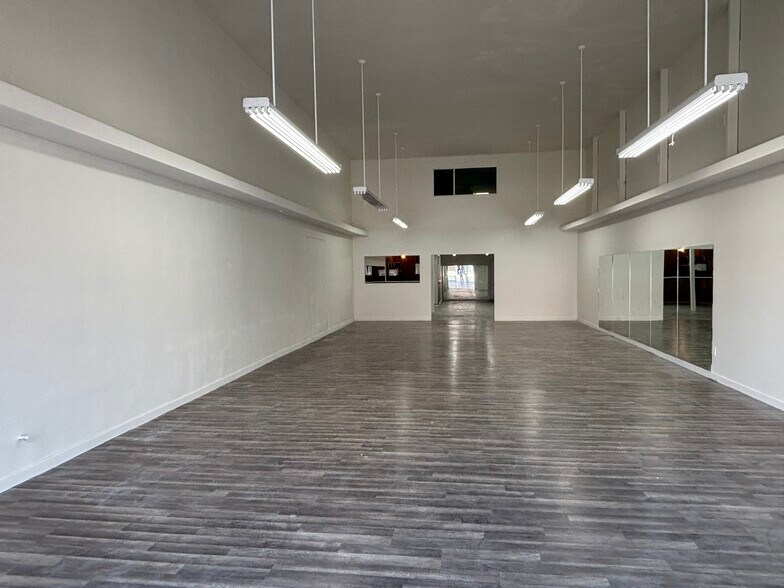 More Photos Of 5536-5542 Santa Monica Blvd, Los Angeles General Retail For Sale