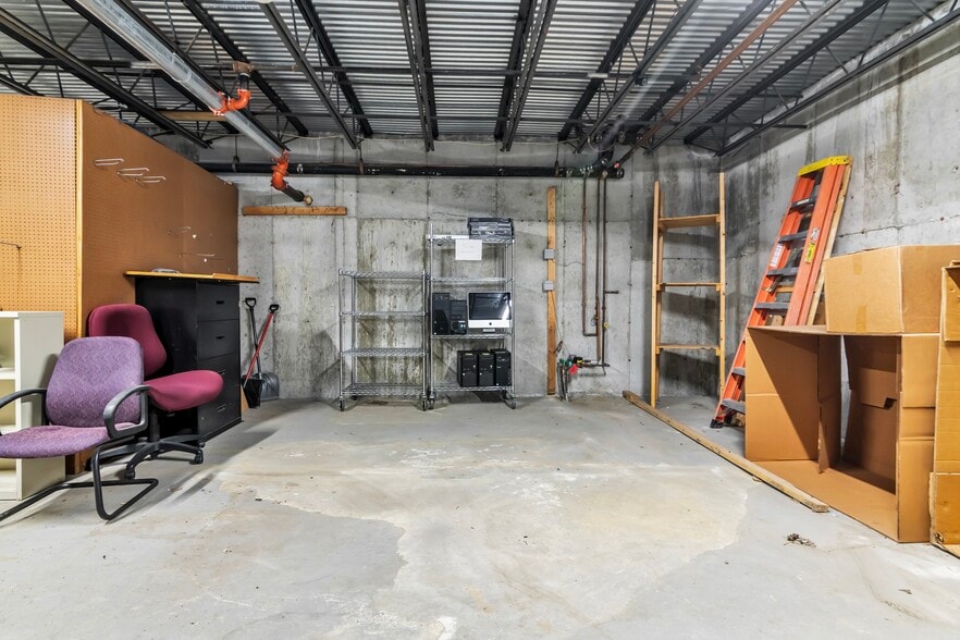 More Photos Of 1794 Bridge St, Dracut Storefront For Sale