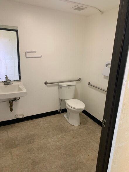 More Photos Of 7318 Melrose Ave, Los Angeles Storefront Retail Office For Sale