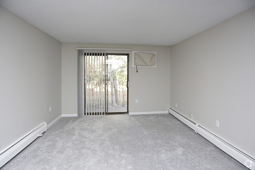 More Photos Of 670 N Commercial St, Manchester Apartments For Lease