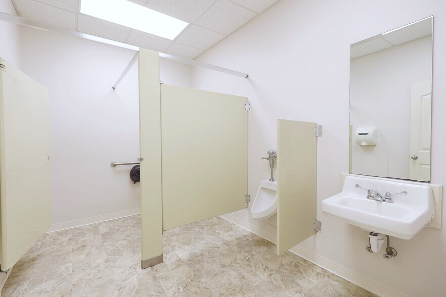 More Photos Of 5296 Highway 1 S, Jonesboro Office For Sale